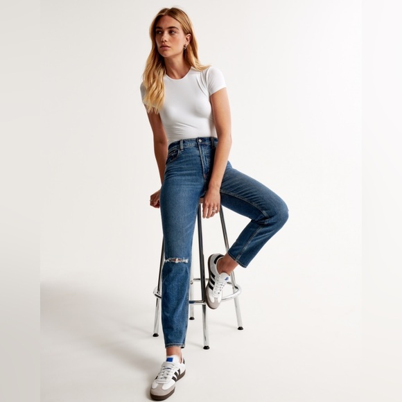 Abercrombie & Fitch - High Rise Mom Jean - Size 31 - Picture 2 of 15